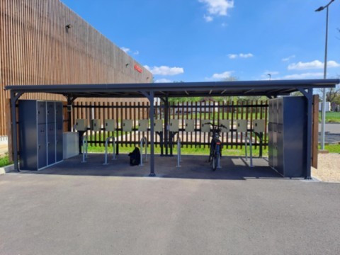 Station solaire recharge vélo trottinette